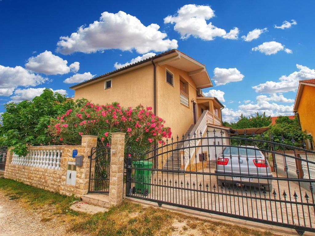 שטיניאן Apartments Durda 1390 מראה חיצוני תמונה