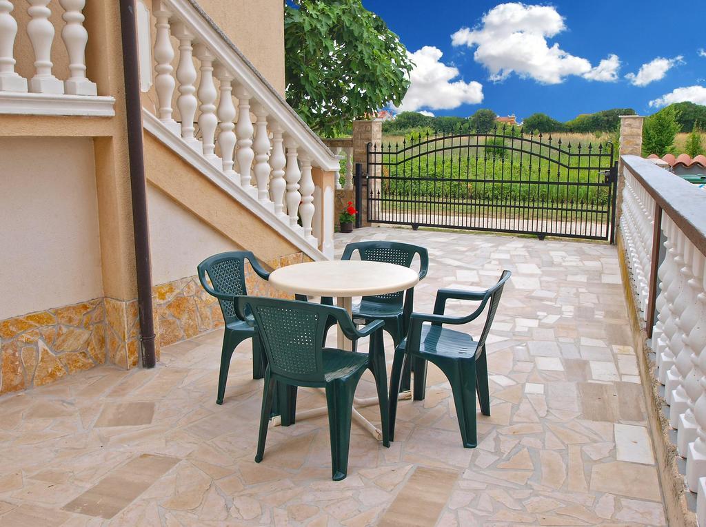 שטיניאן Apartments Durda 1390 מראה חיצוני תמונה