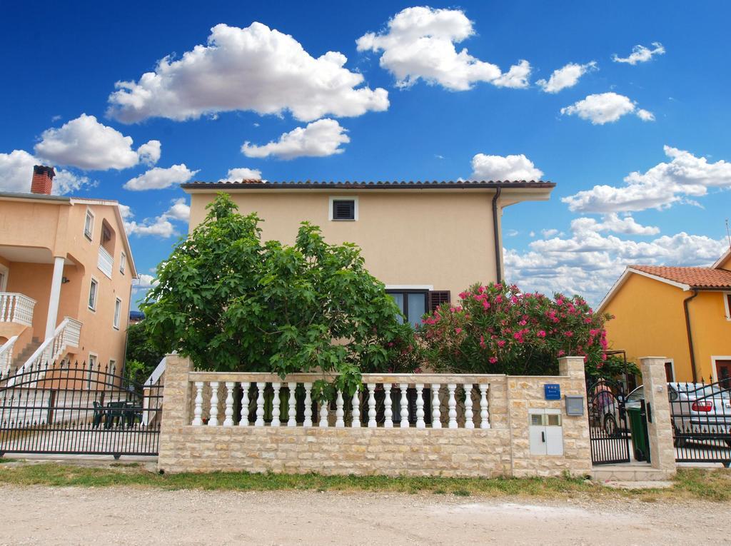 שטיניאן Apartments Durda 1390 מראה חיצוני תמונה