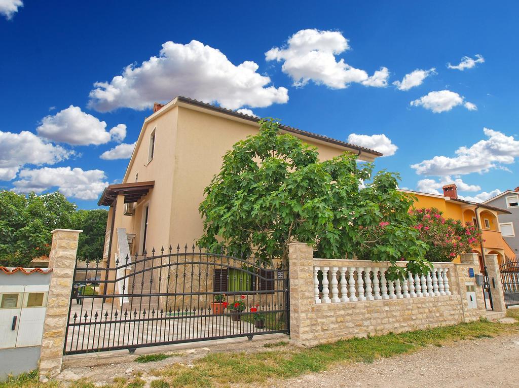 שטיניאן Apartments Durda 1390 מראה חיצוני תמונה